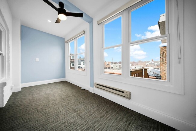 Building Photo - 19 E 1st St