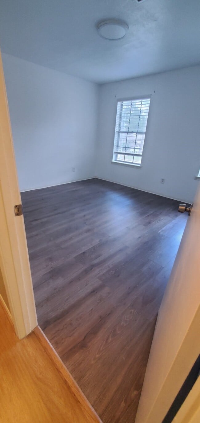 Building Photo - 3907 Glenheather Dr
