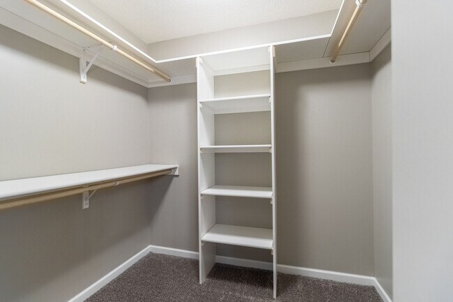 Building Photo - Gorgeous Newer Home in Nice Family Neighborhood