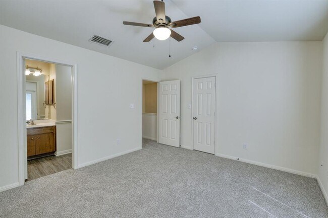 Building Photo - 2215 Dry Creek Dr