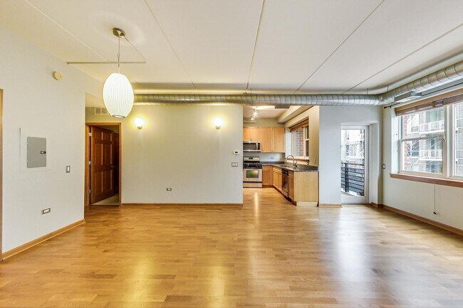 Building Photo - 873 N Larrabee St