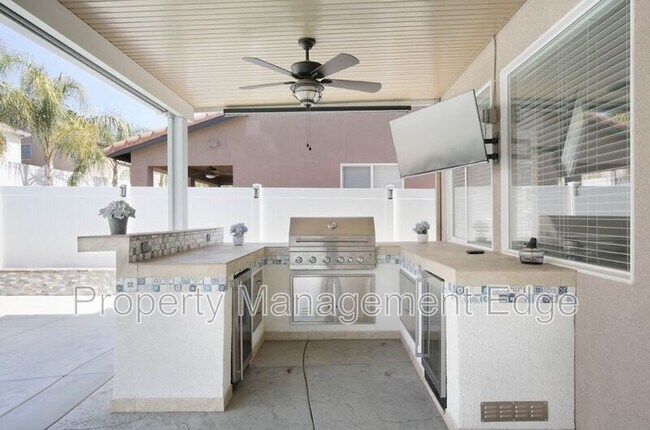 Building Photo - 29880 Pinehurst Dr