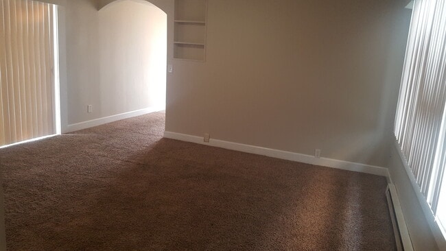 Building Photo - This Charming 2 bed, 1 bath Single Family Home is available August 10th!!