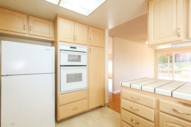 Building Photo - 3 bedroom Home on a corner Lot