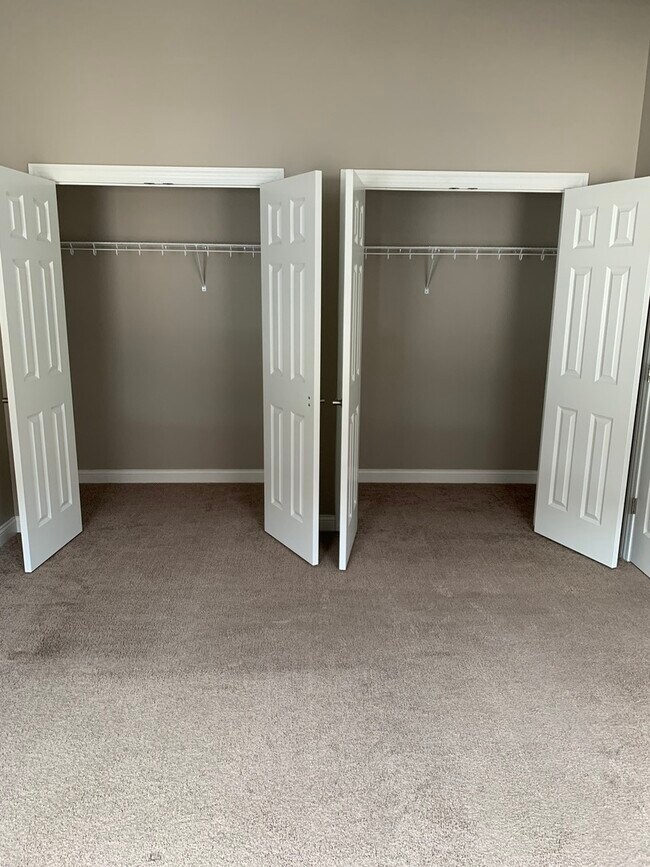 Building Photo - 1534 River Dr