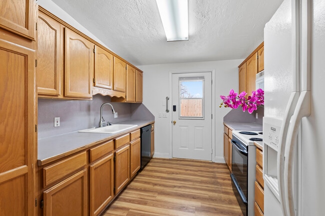 Building Photo - 817 Boughton St