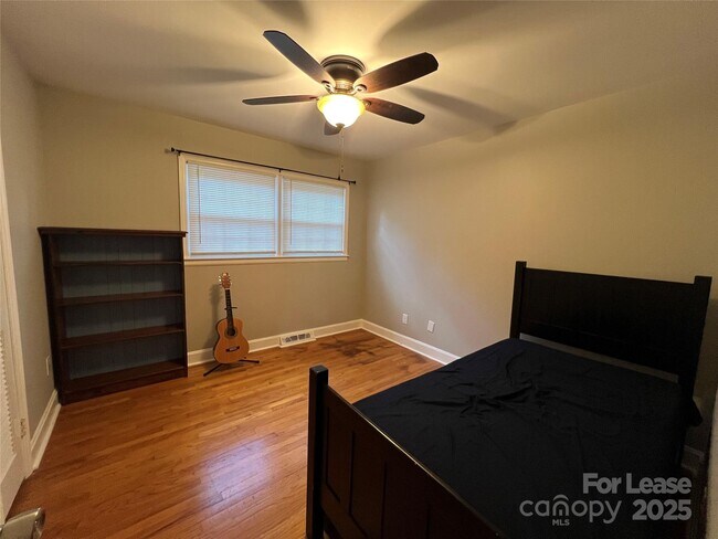 Building Photo - 5908 Amity Pl