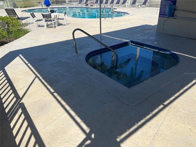 Building Photo - 6100 Bahia Del Mar Cir