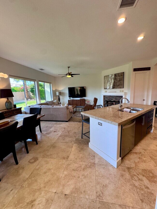 Building Photo - 102 Cll Los Hibiscos