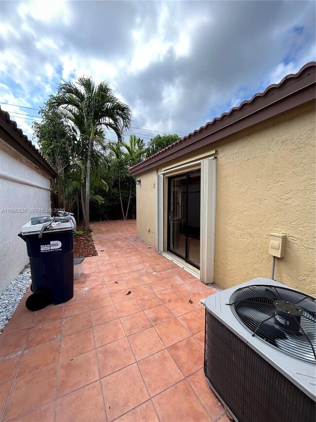 Building Photo - 8910 SW 4th Ln