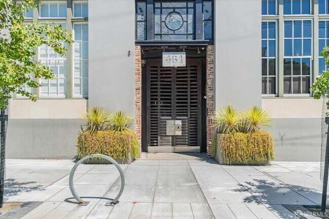 Building Photo - 461 2nd St