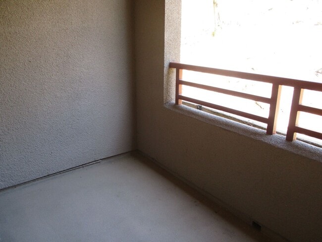 Building Photo - Stunning 2-Bed, 2-Bath