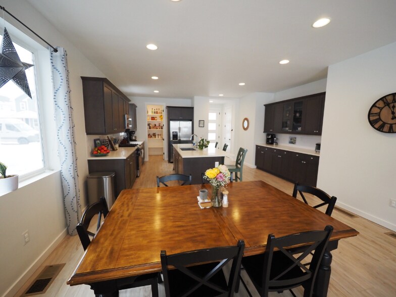 Building Photo - 1504 New Holland Dr