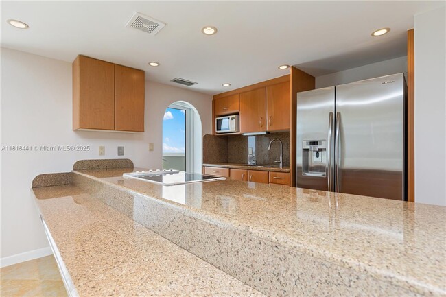 Building Photo - 2715 N Ocean Blvd