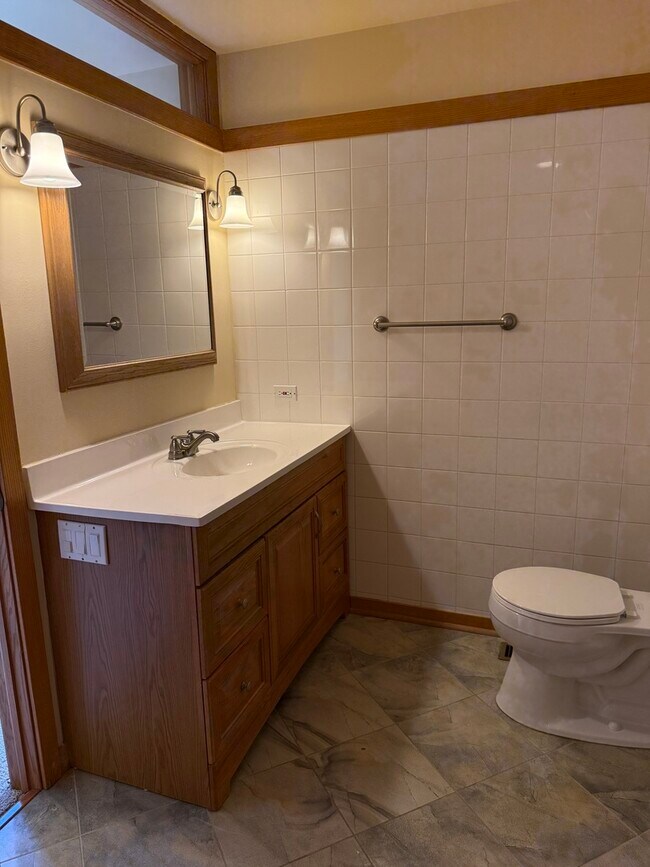 Building Photo - 429 S Oak Park Ave