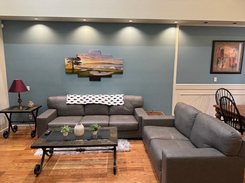 Building Photo - 8192 Mulligan Cir