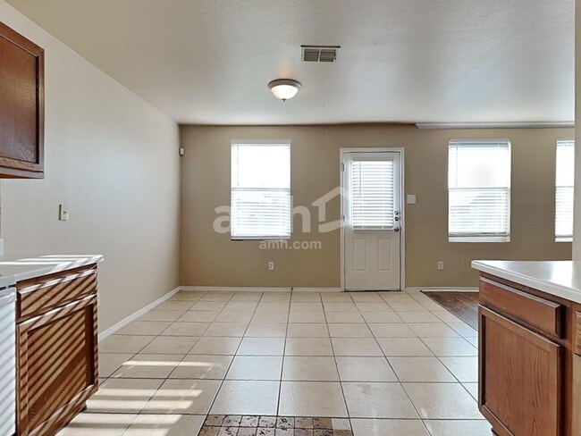 Building Photo - 2806 Lake Terrace Dr