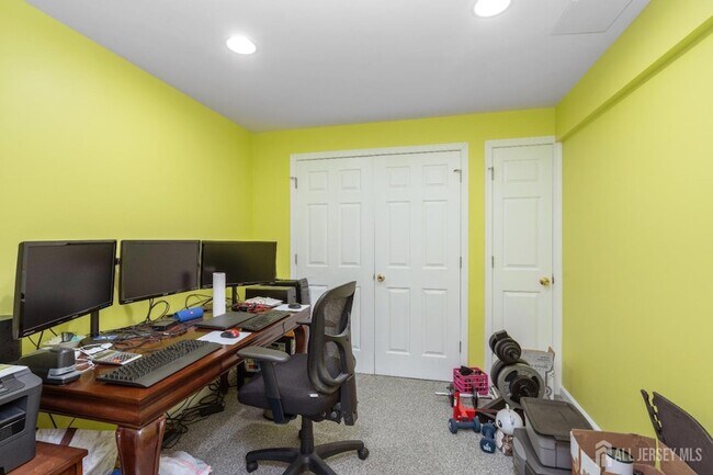 Building Photo - 802 Yarrow Cir