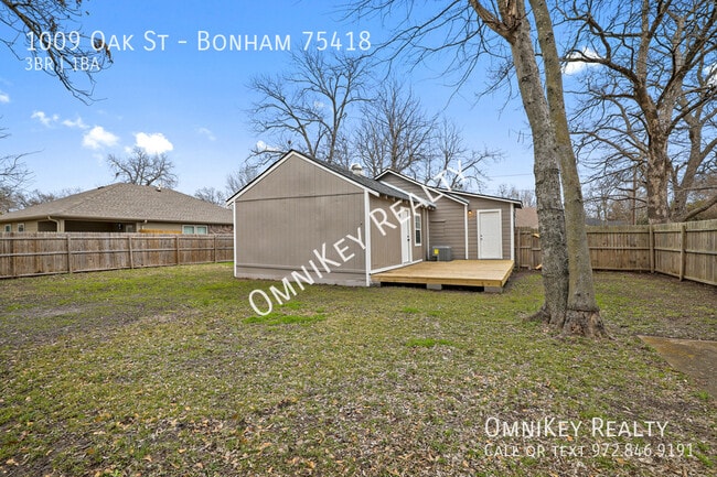 Building Photo - 1009 Oak St