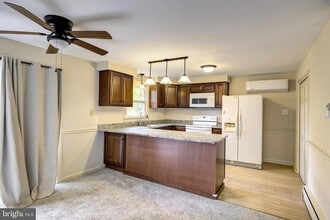 Building Photo - 107 E 6th St