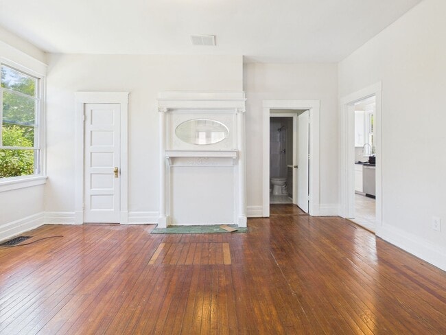 Building Photo - 203 W 33rd St