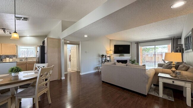 Building Photo - 1562 Campus Ave