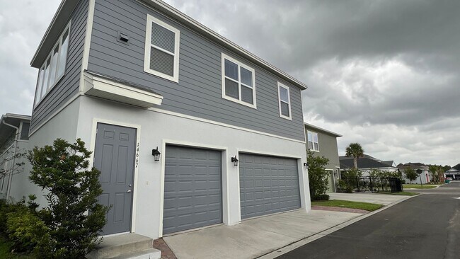 Primary Photo - Like New 1/1 Garage Apartment with 1-Car G...