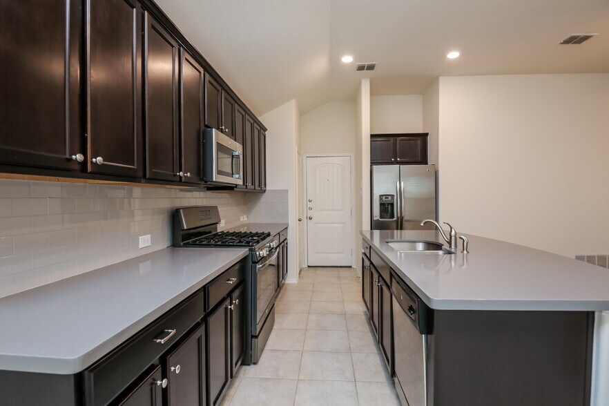 Building Photo - 625 Saguaro Dr