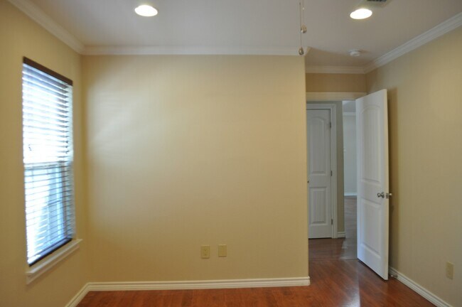 Building Photo - 10838 Hermosa Dr