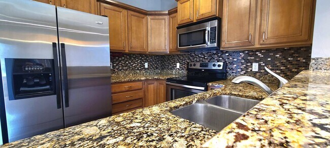 Primary Photo - (August Free!) Beautiful 3 Bed 2.5 Bath To...