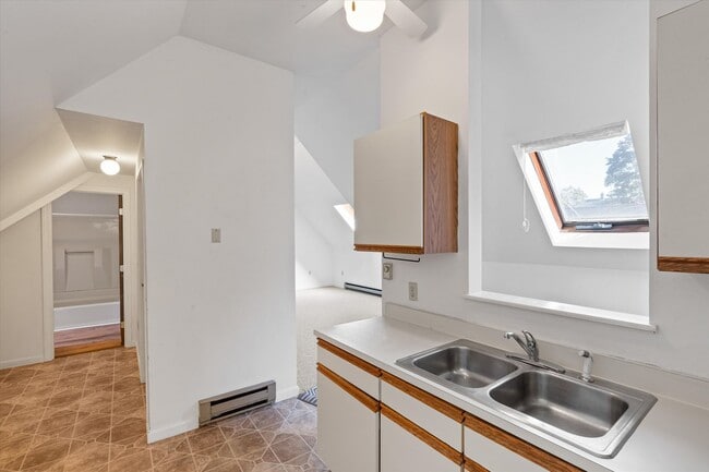 Building Photo - 113 Warren St