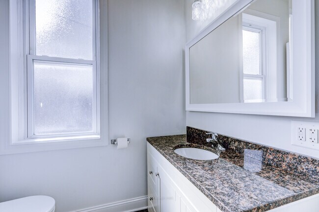 Building Photo - 224 Lemont St