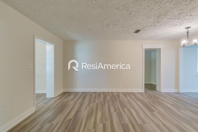 Building Photo - 3BR/1B home in Jacksonville