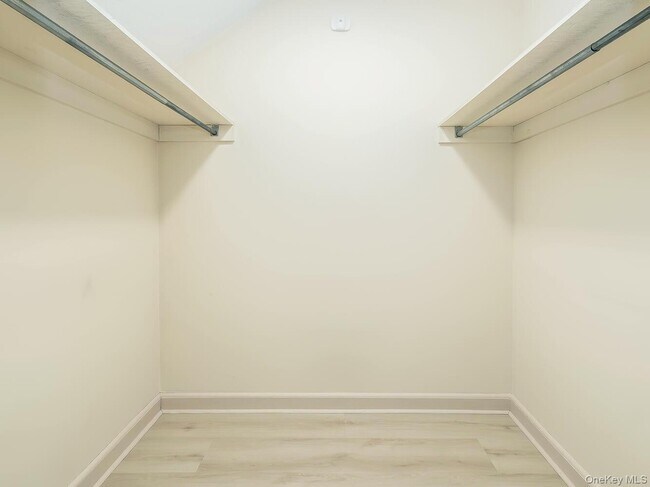 Building Photo - 221 Manhasset Ave
