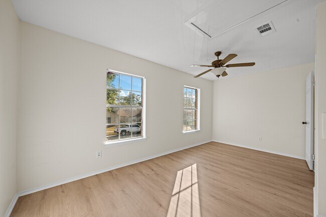 Building Photo - 18018 Autumn Trails Ln