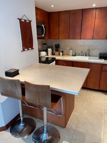 Building Photo - 801 Brickell Bay Dr