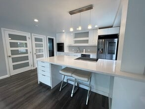 Building Photo - 6153 Kalaniana?ole Hwy