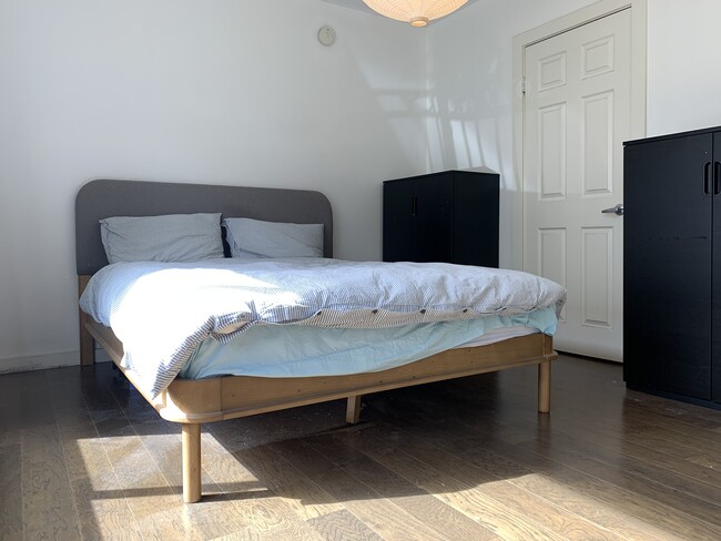 Building Photo - 141 S Clark Dr