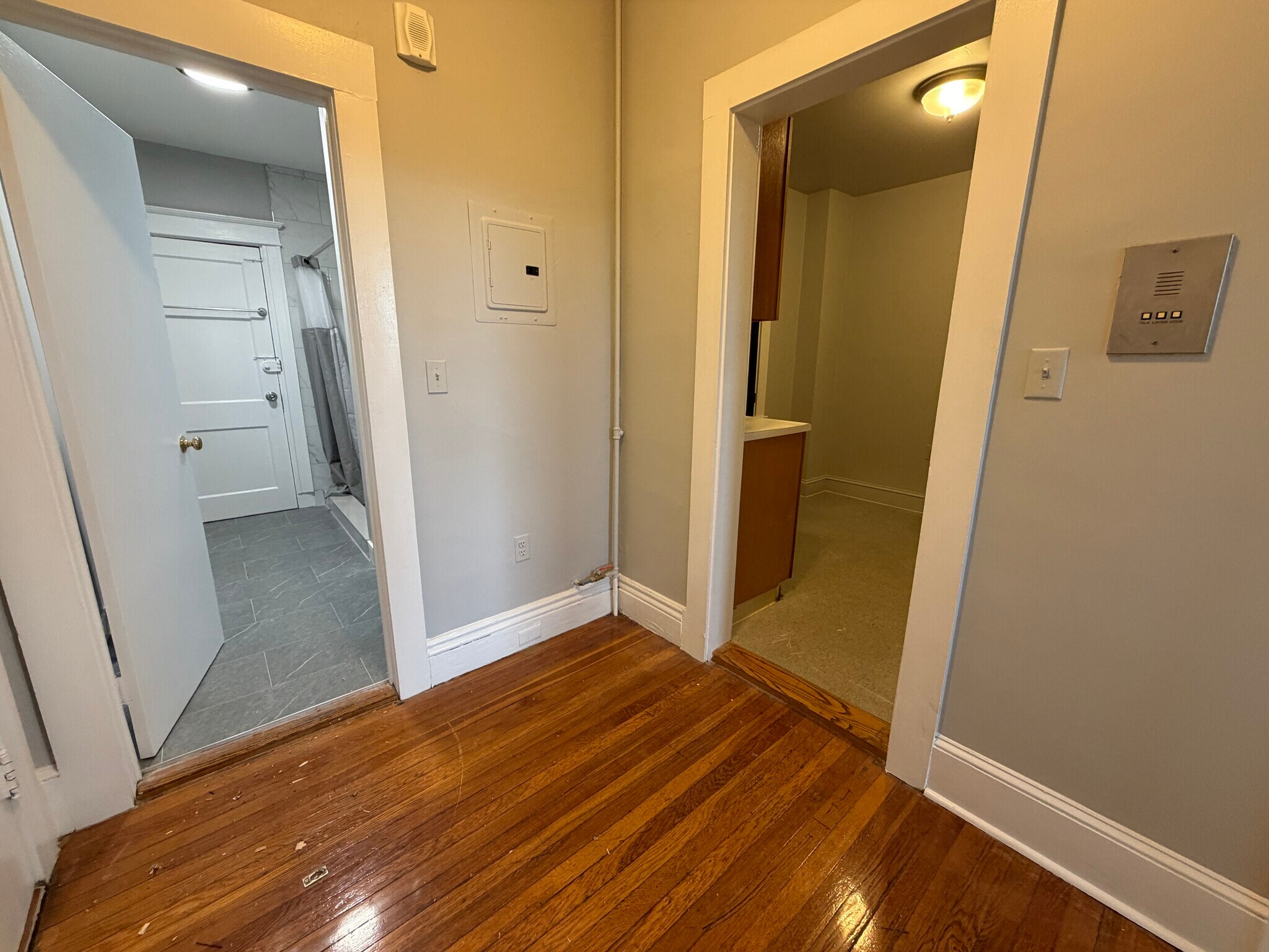 Building Photo - 376 Riverway