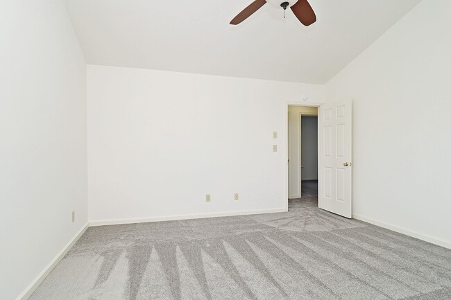 Building Photo - Pet-Friendly Raintree Home Near Rt 29