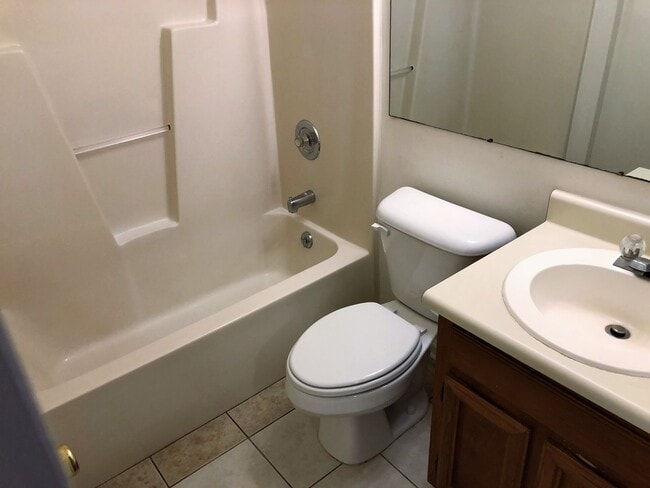 Building Photo - Great Bungalow in 28409! 2 Bed / 2 Bath