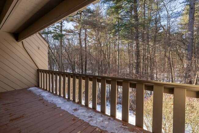 Building Photo - 2 Rockingham Ct