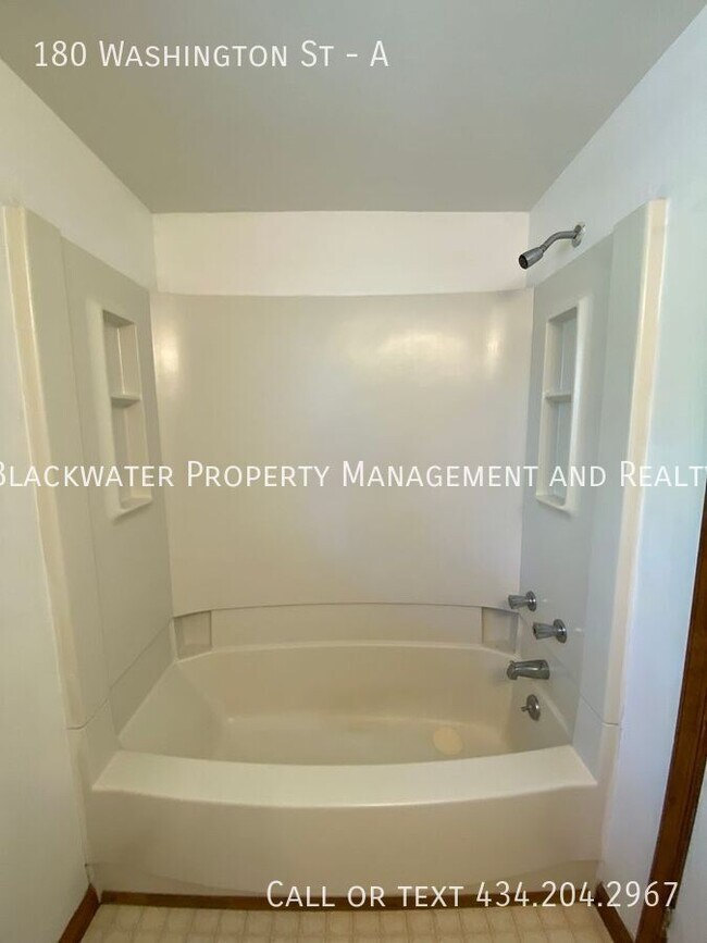 Building Photo - 180 Washington St