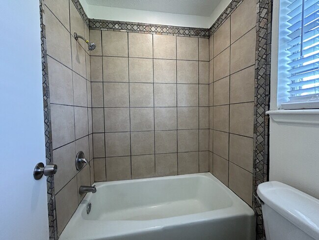 Building Photo - Charming 3-Bedroom Lubbock Home with Cozy ...