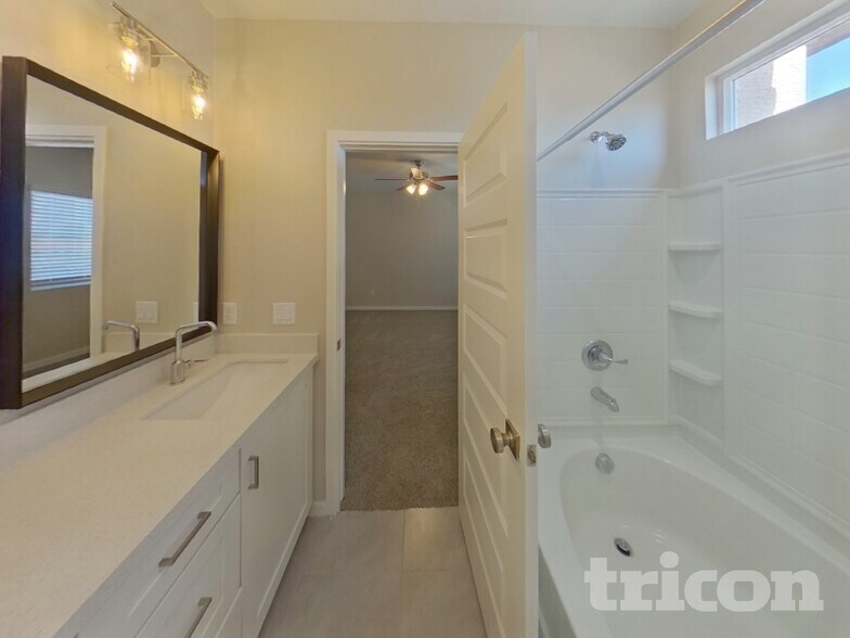 Building Photo - 4551 E Gary St