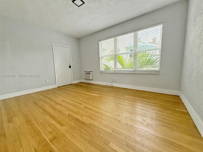 Building Photo - 315 W 28th St