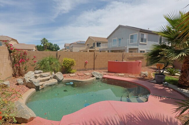 Building Photo - 14878 W Bloomfield Rd