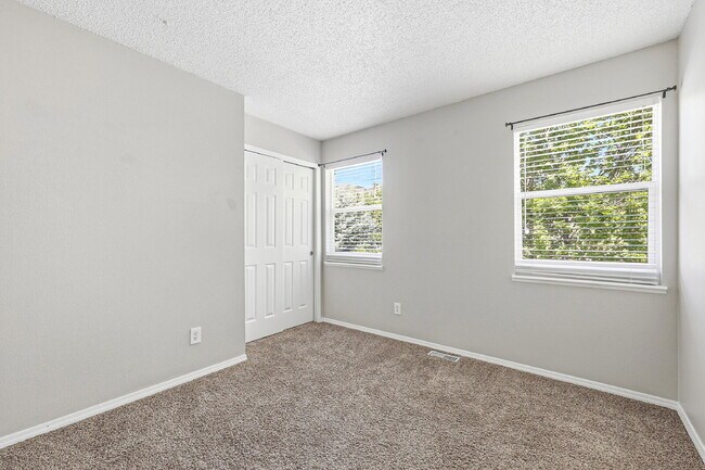 Building Photo - $2,595.95-4 Bed/ 3 Bath-Charming home in Colorado Springs with Central AC