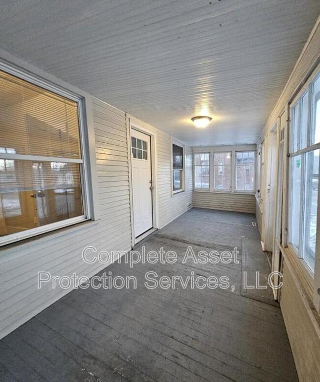 Building Photo - 6404 Harrison Ave