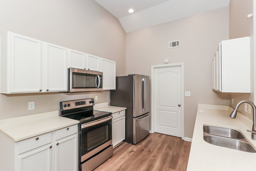 Building Photo - 4925 Brookwood Pl